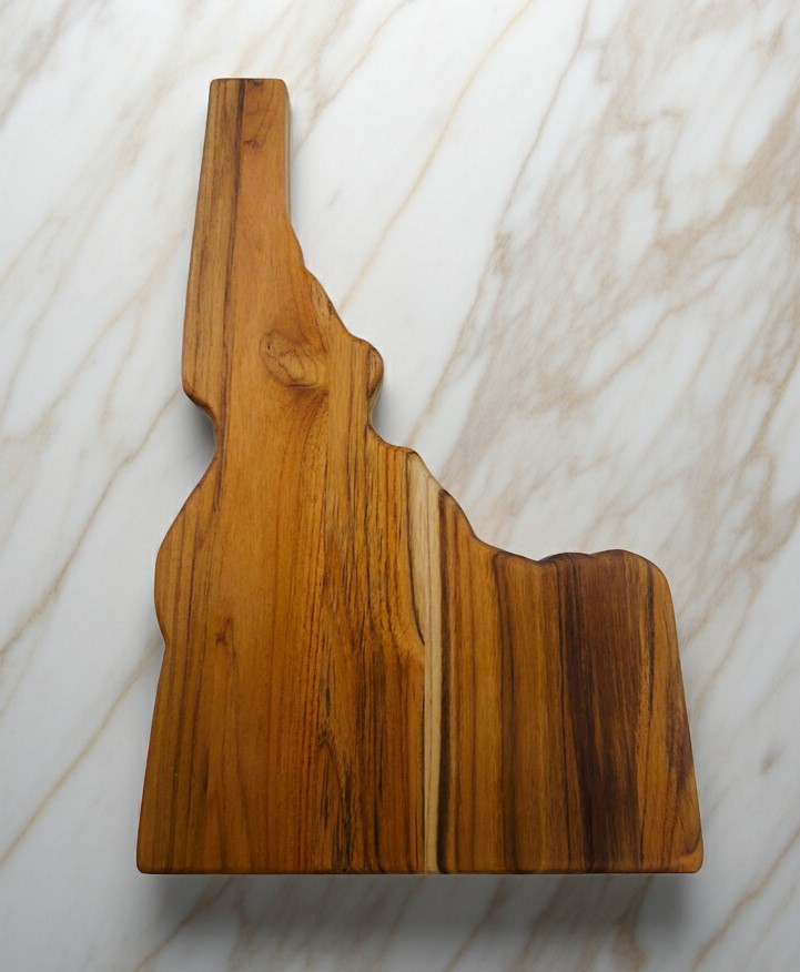 Idaho state-shaped Teak Charcuterie or Cutting Board, Serving Tray, personalized - Image 2