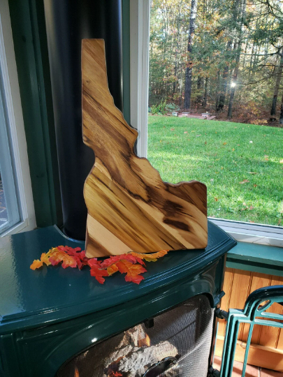 Idaho state-shaped Teak Charcuterie or Cutting Board, Serving Tray, personalized - Image 8