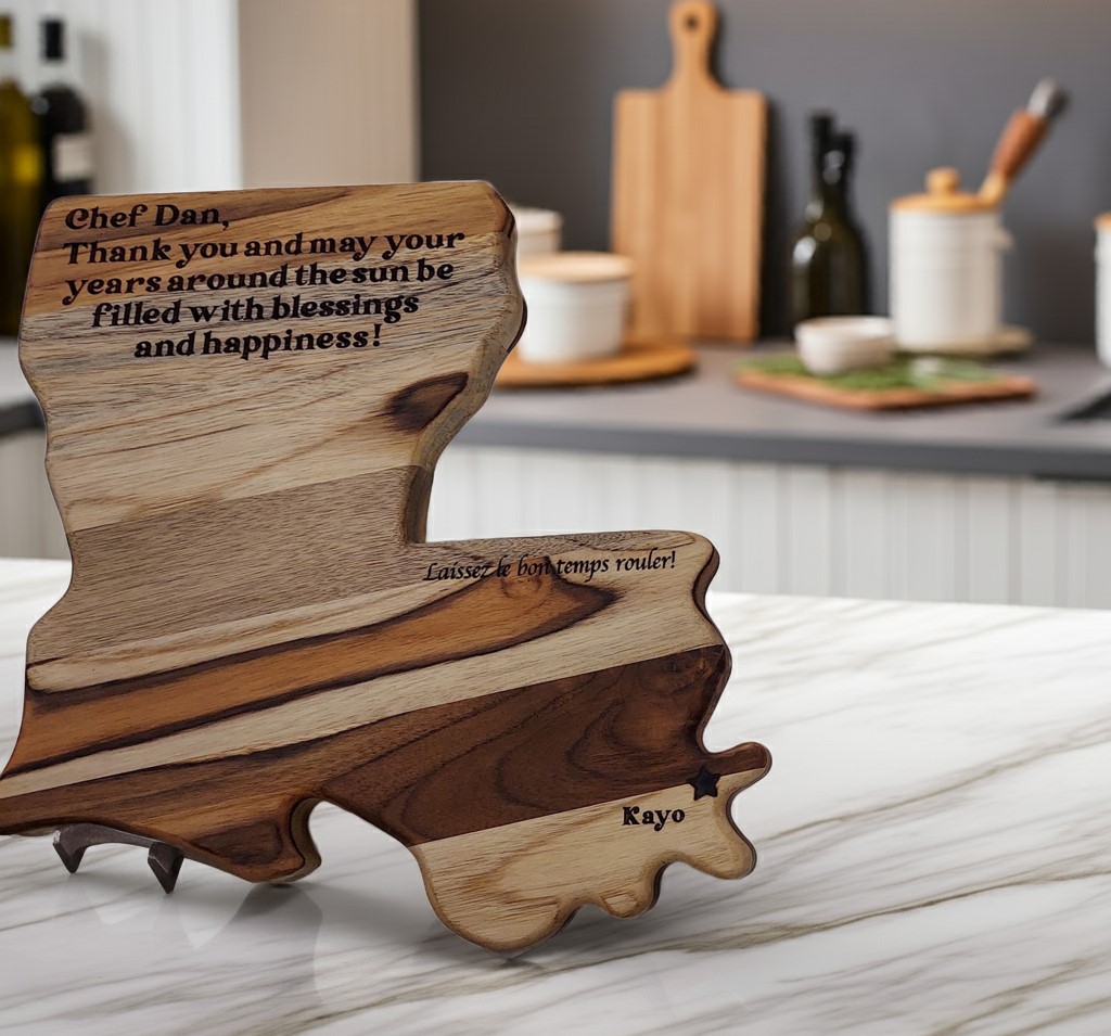 Louisiana state-shaped Teak Charcuterie or Cutting Board, Serving Tray, personalized - Image 6