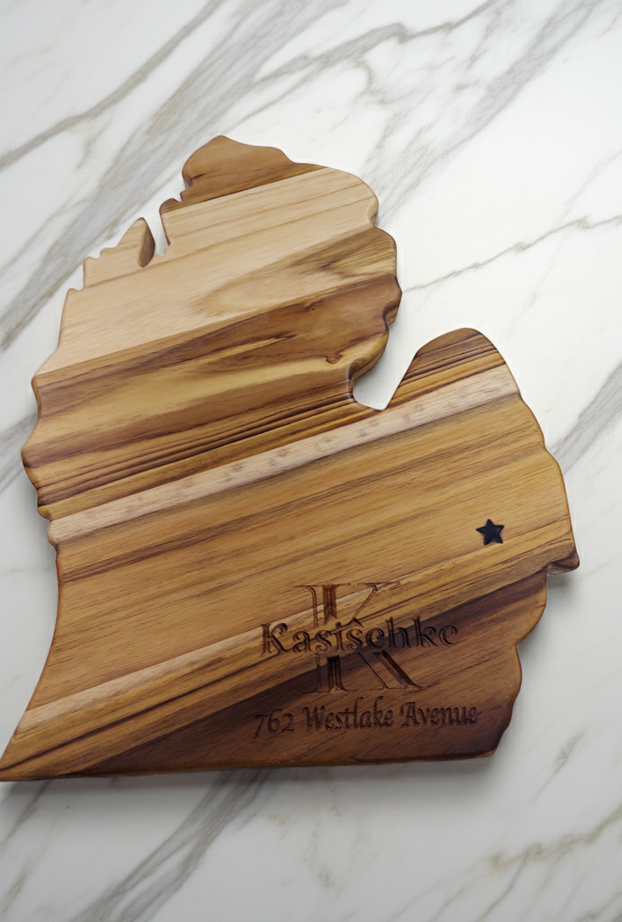 Michigan state-shaped Teak Charcuterie or Cutting Board, Serving Tray, personalized